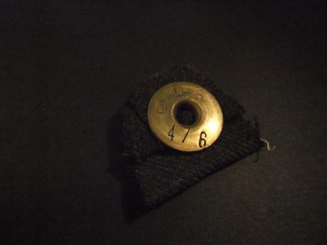 Rijkskleding om knoop mee vast te zetten type )DG 476 )